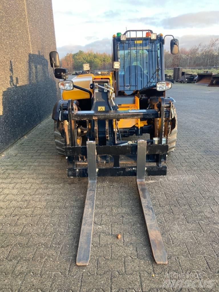JCB 525-60 E Телескопични товарачи
