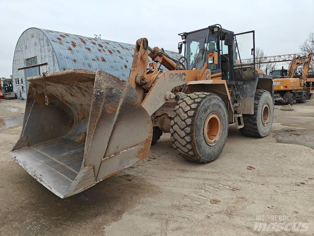 CASE 921 C Колесни товарачи