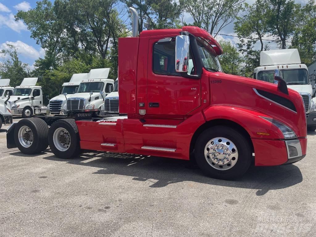 Volvo VNL64T300 Влекачи