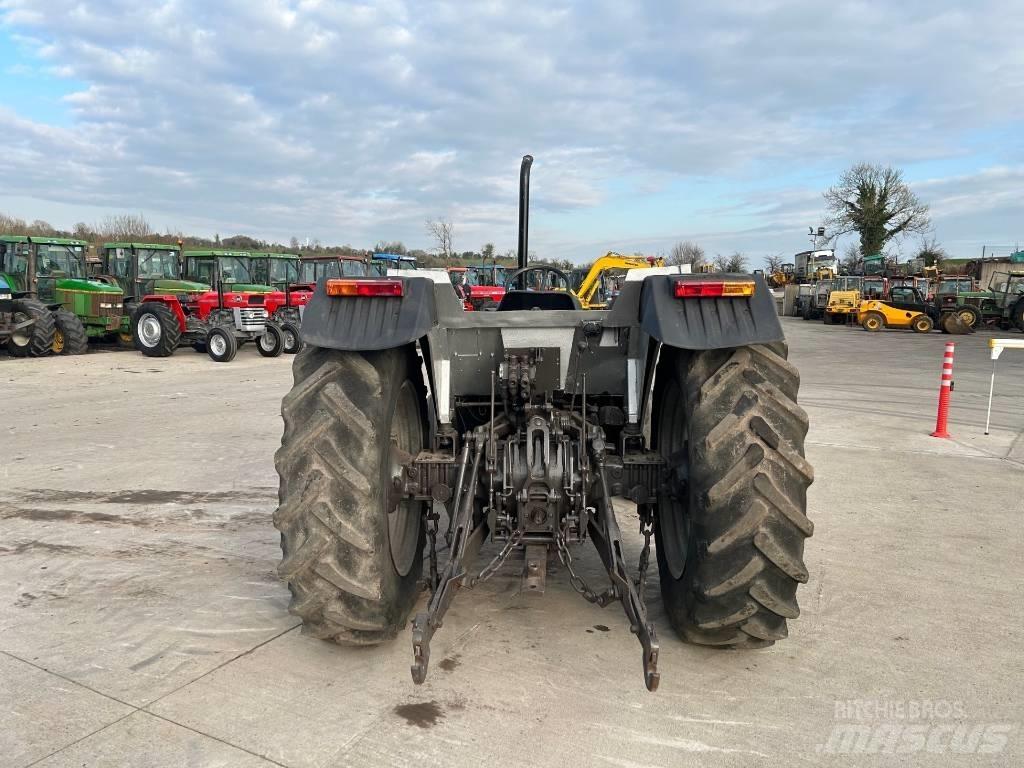 Massey Ferguson 375 Трактори