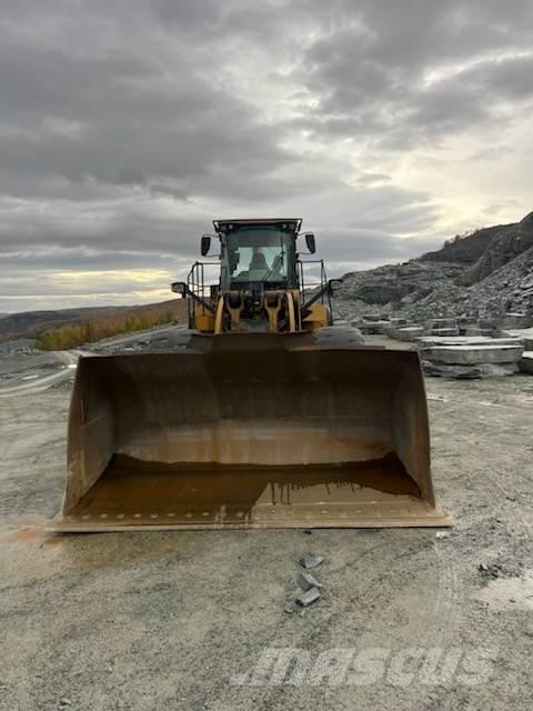 CAT 980M Колесни товарачи