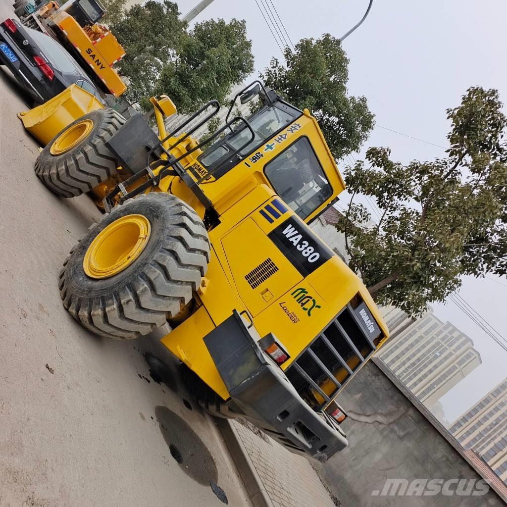 Komatsu WA 380 Колесни товарачи