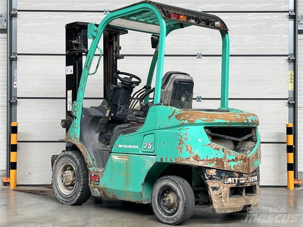 Mitsubishi FD25N Дизелови камиони