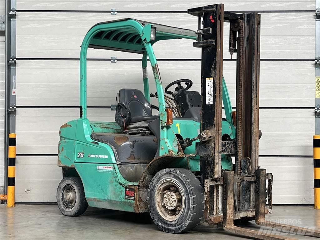 Mitsubishi FD25N Дизелови камиони