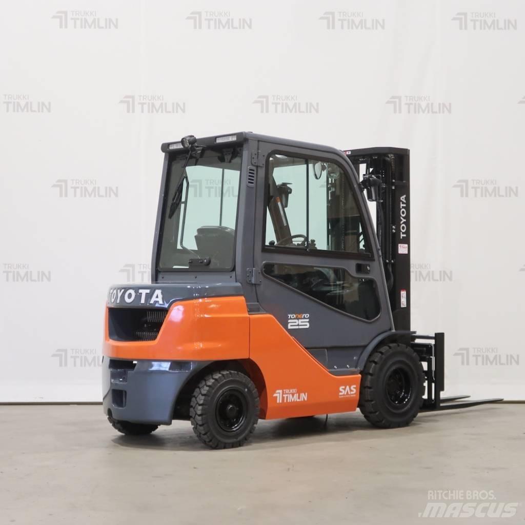 Toyota 52-8FDF25 Дизелови камиони