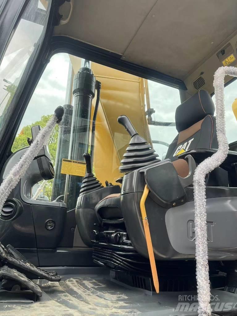 CAT 320 D Верижен екскаватор