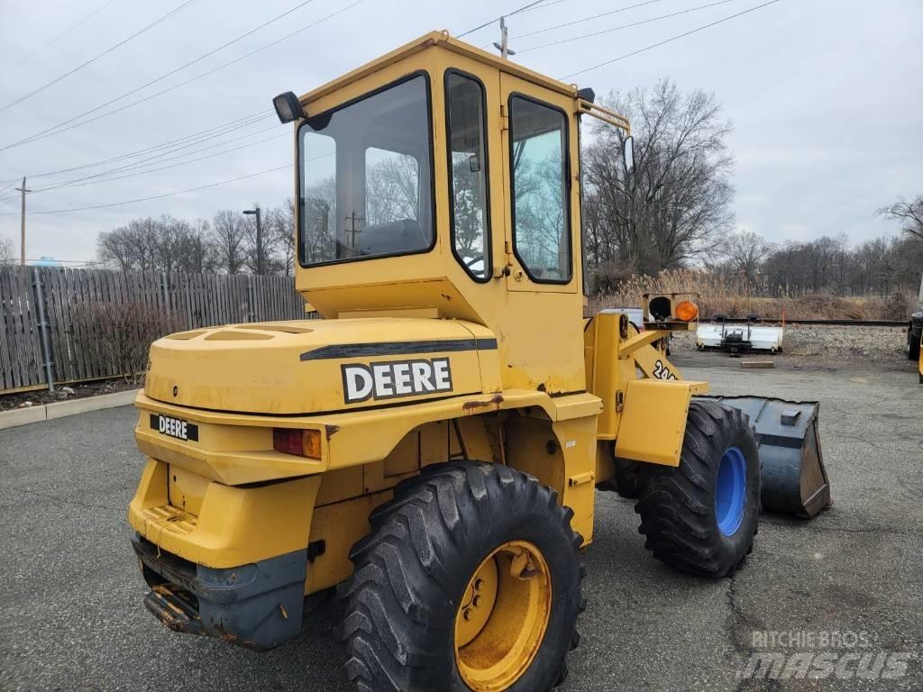 John Deere 244H Колесни товарачи
