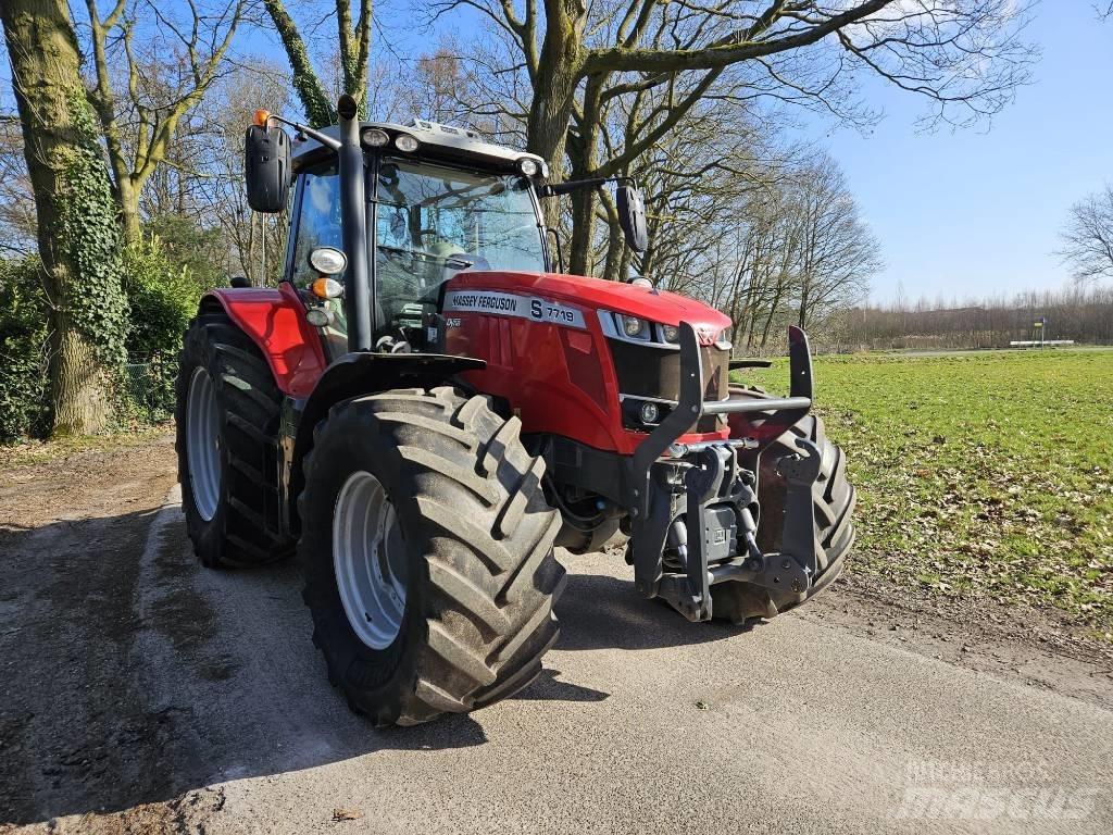 Massey Ferguson 7719 Трактори