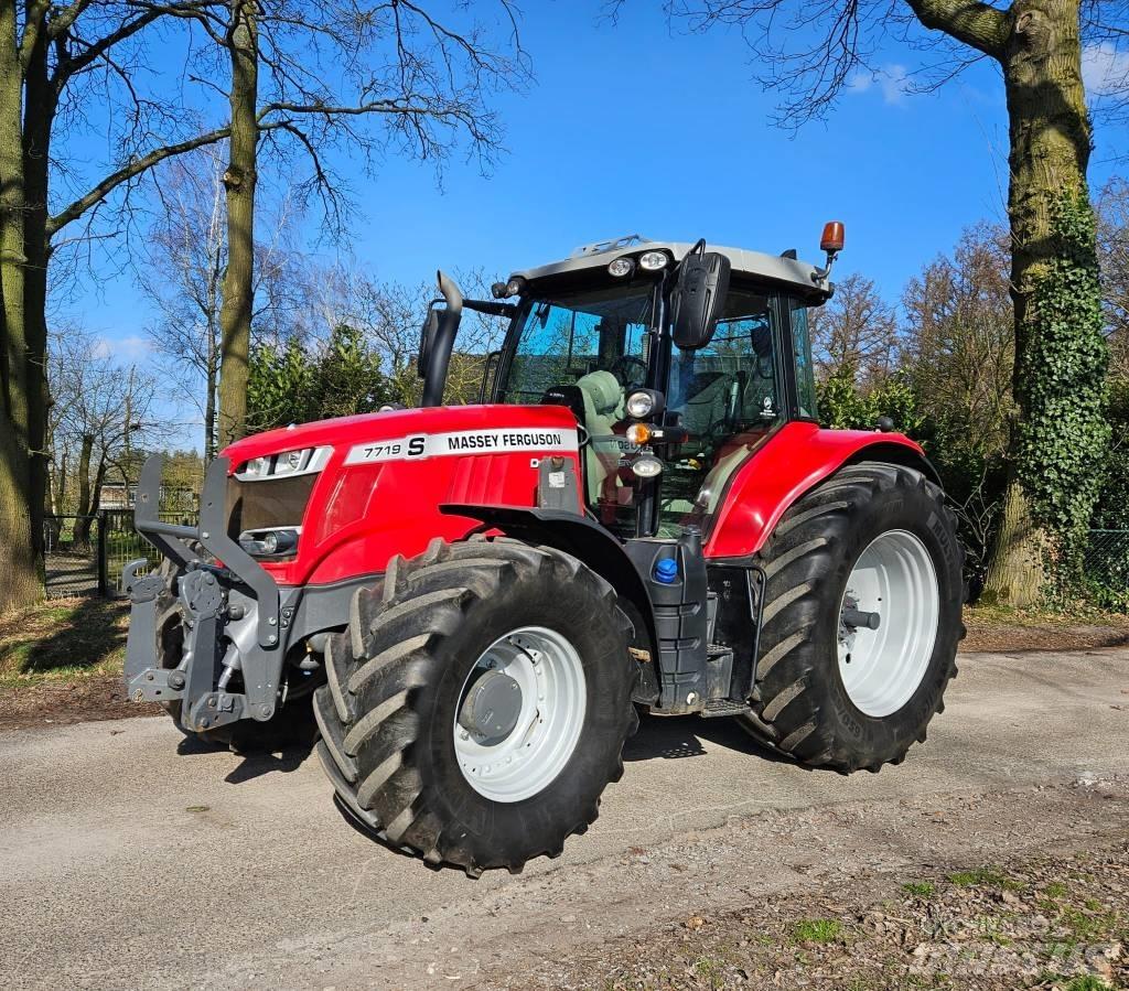 Massey Ferguson 7719 Трактори