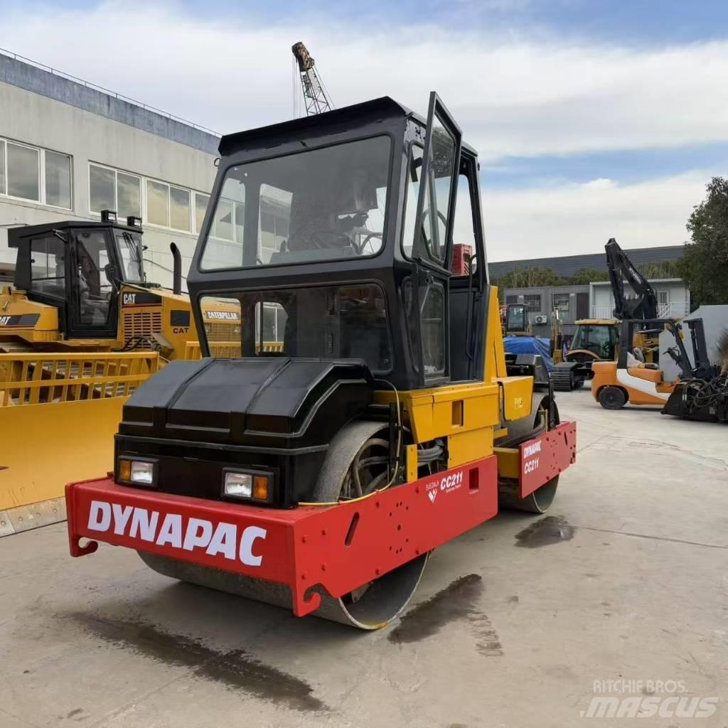 Dynapac CC 211 Двойни барабанни ролки
