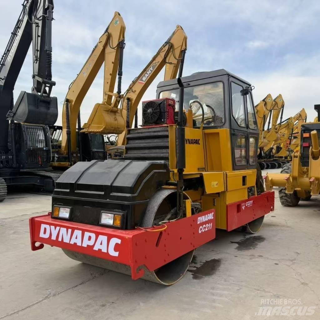 Dynapac CC 211 Двойни барабанни ролки
