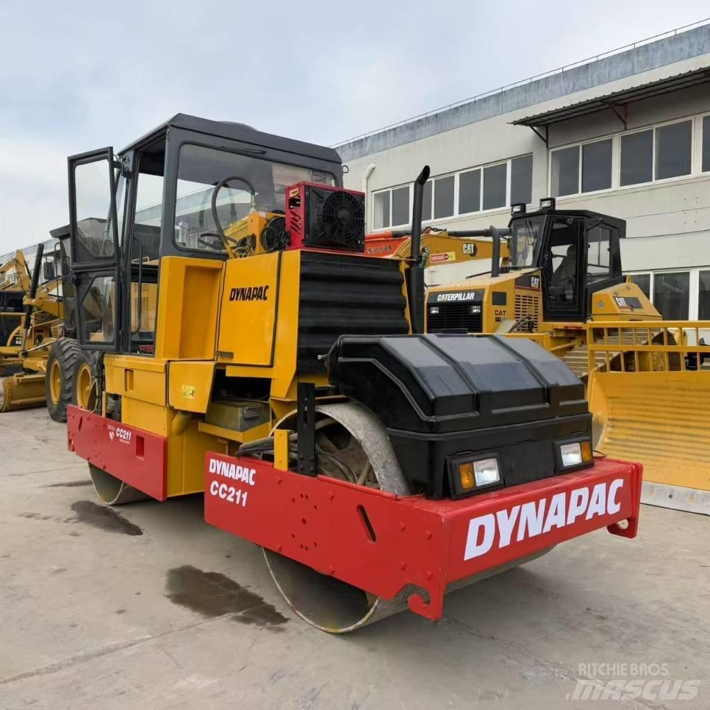 Dynapac CC 211 Двойни барабанни ролки
