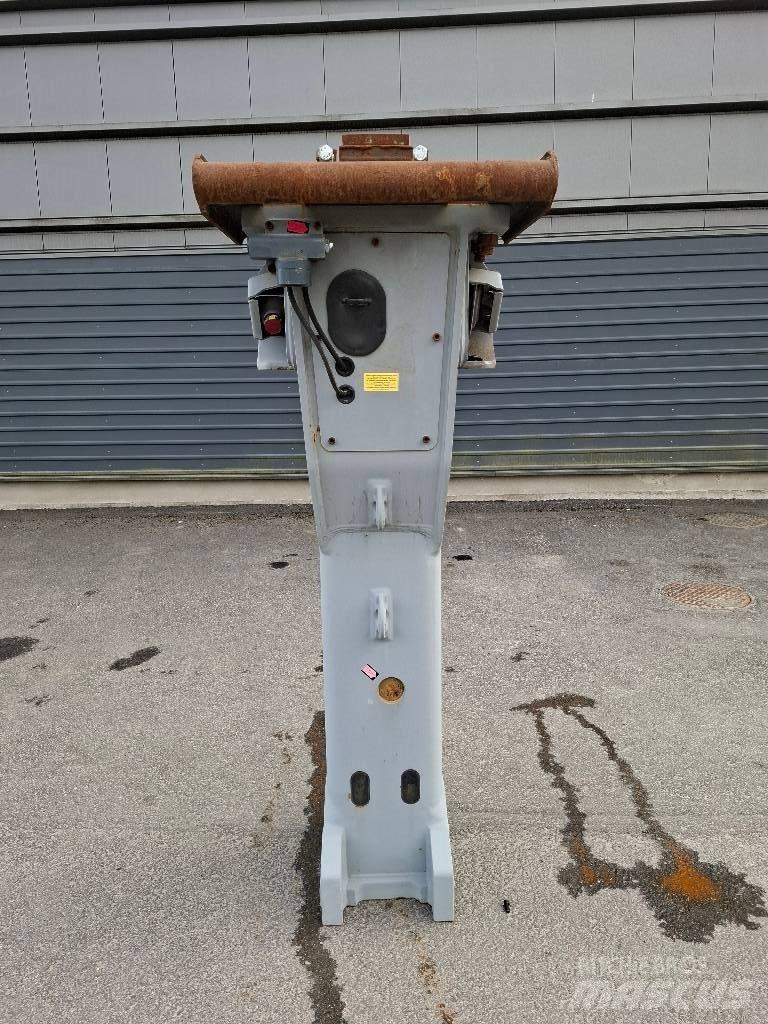 Epiroc EC 155CL Чукове/Раздробители

