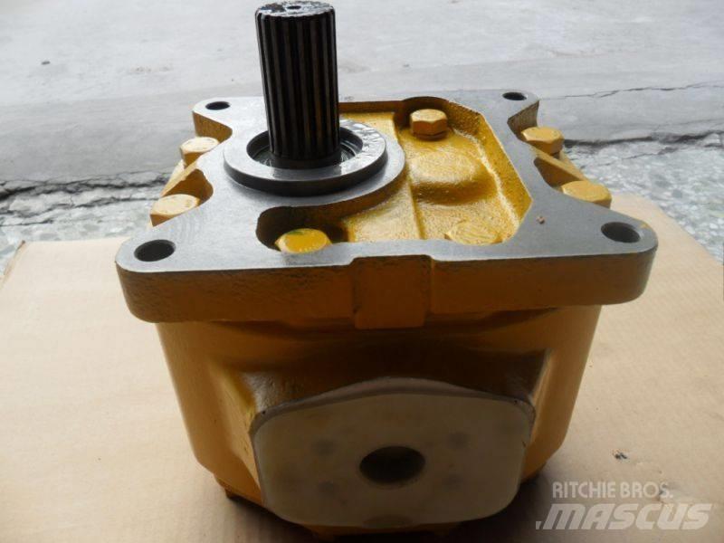 Komatsu D155 Предаване