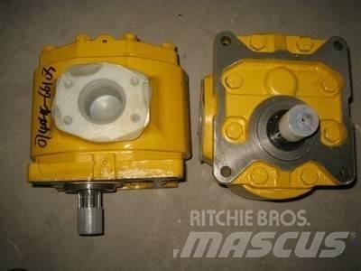 Komatsu D155 Предаване