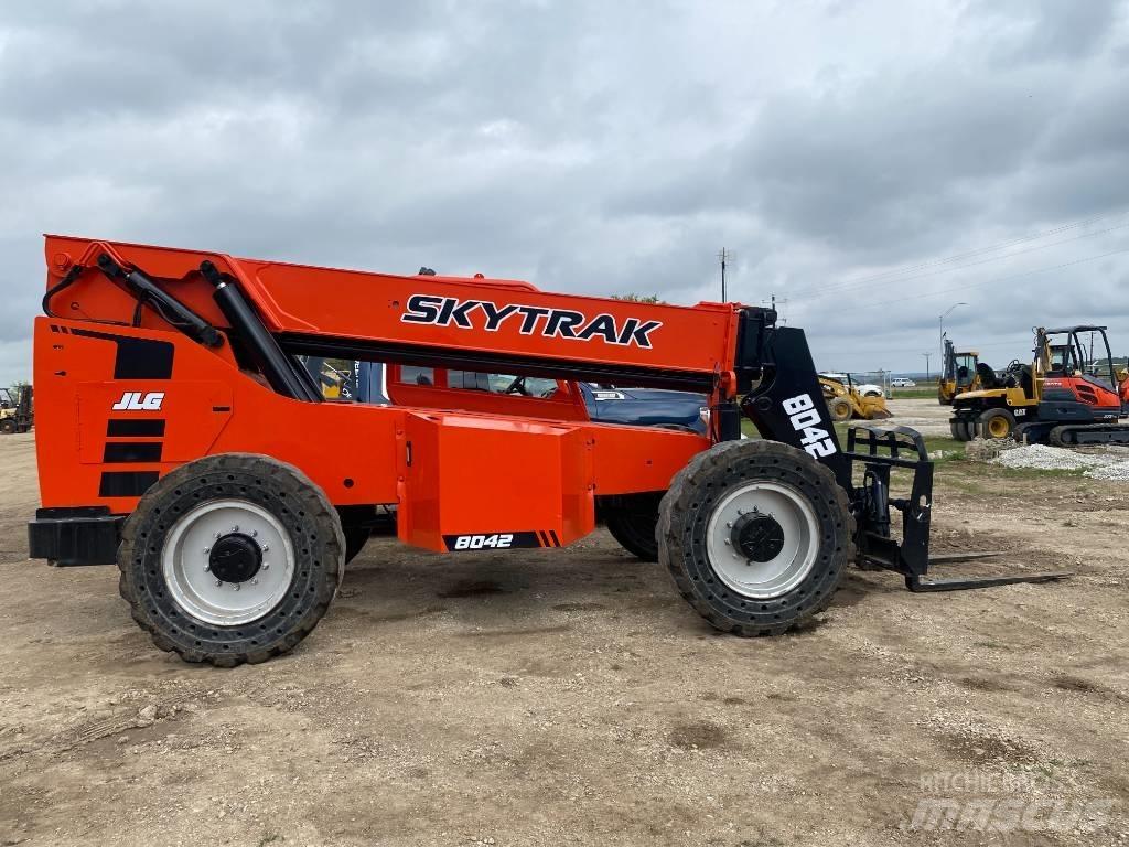 SkyTrak 8042 Телескопични товарачи