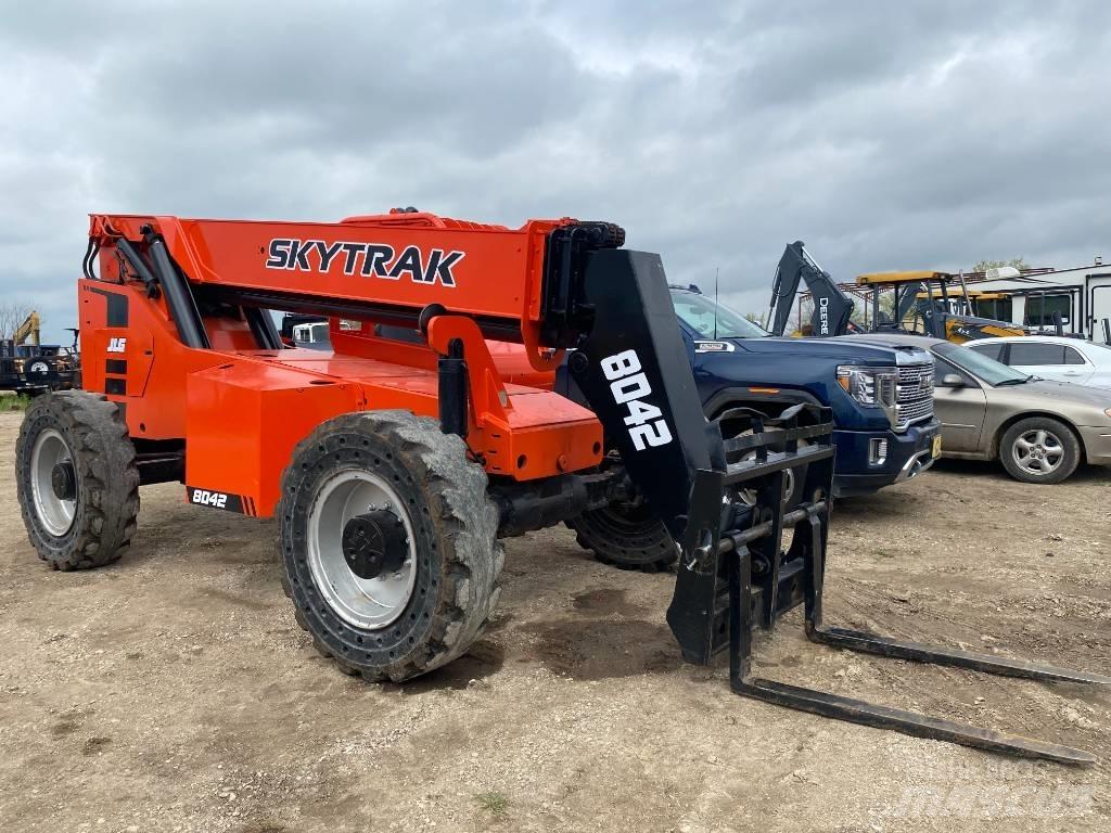 SkyTrak 8042 Телескопични товарачи