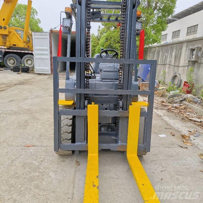 Komatsu 30 Дизелови камиони