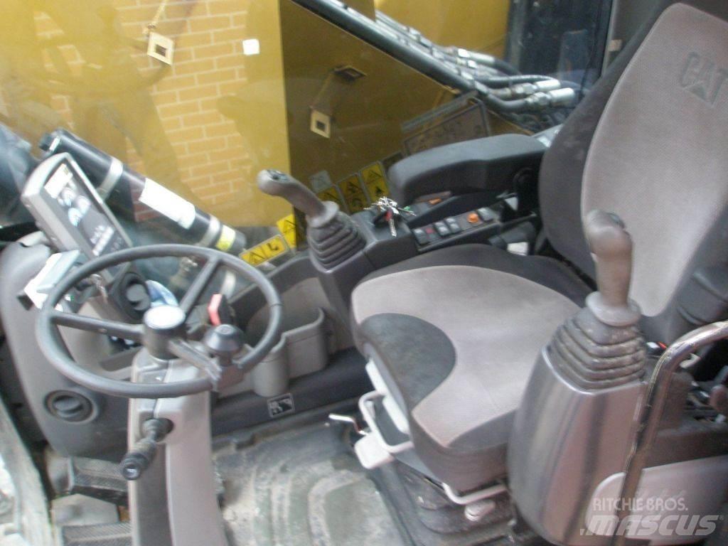 CAT M318D Колесни екскаватори