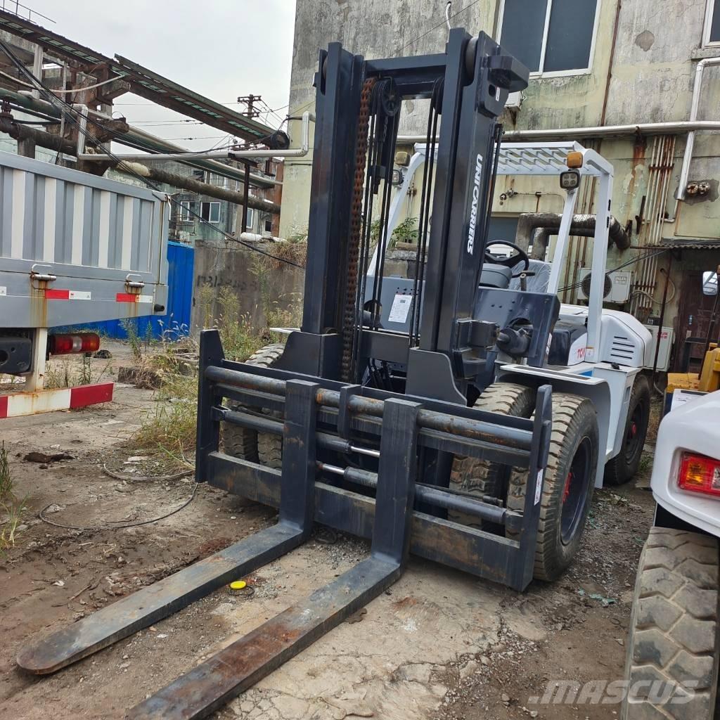 TCM FD 100 Дизелови камиони