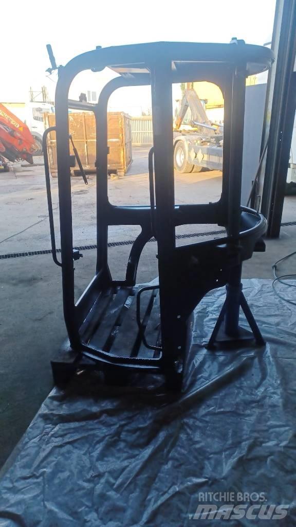 Yanmar Vio 45 Кабина