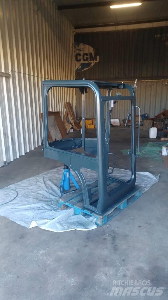 Yanmar Vio 45 Кабина