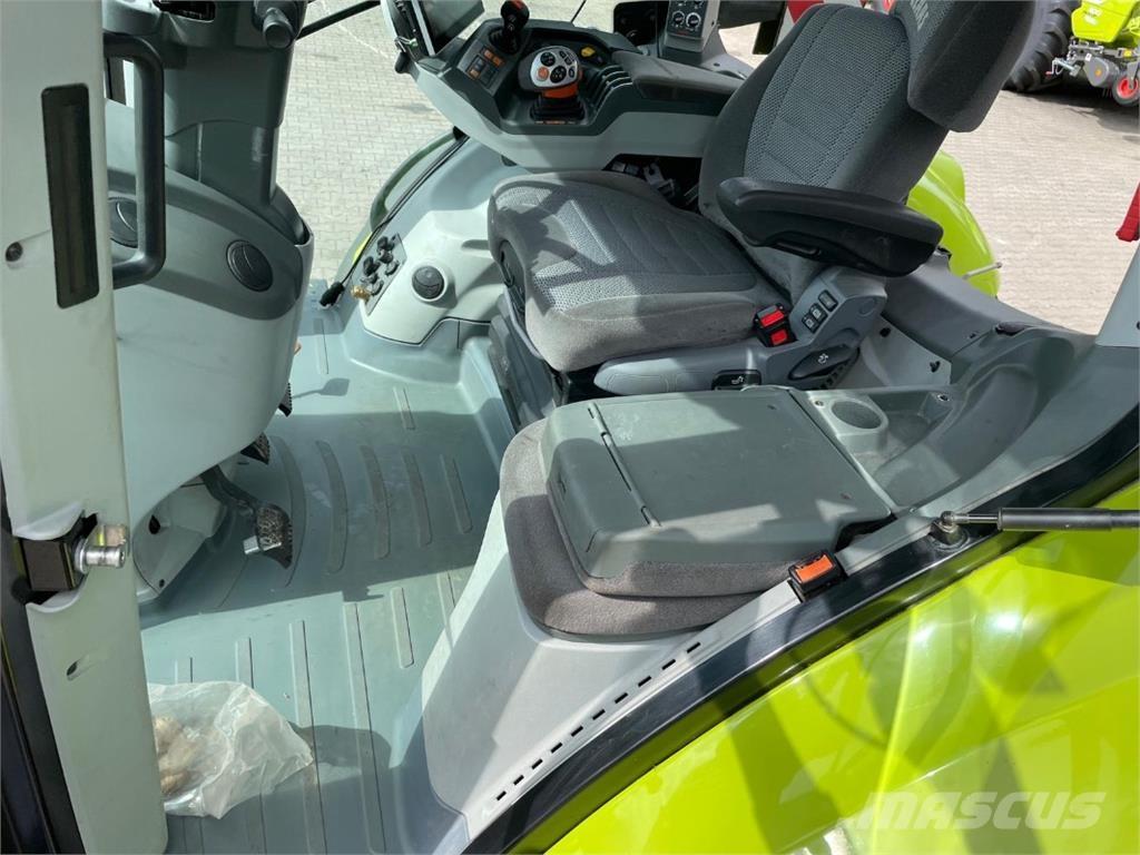 CLAAS Axion 810 CM Трактори