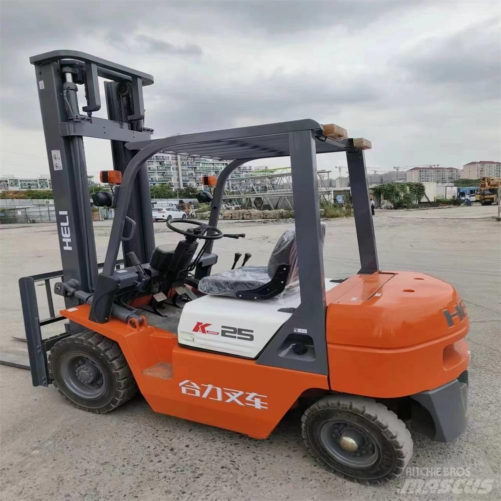 Heli CPC 25 Дизелови камиони