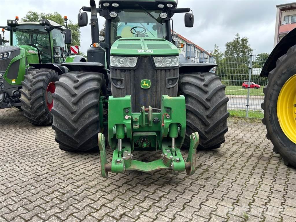 John Deere 8335R Трактори