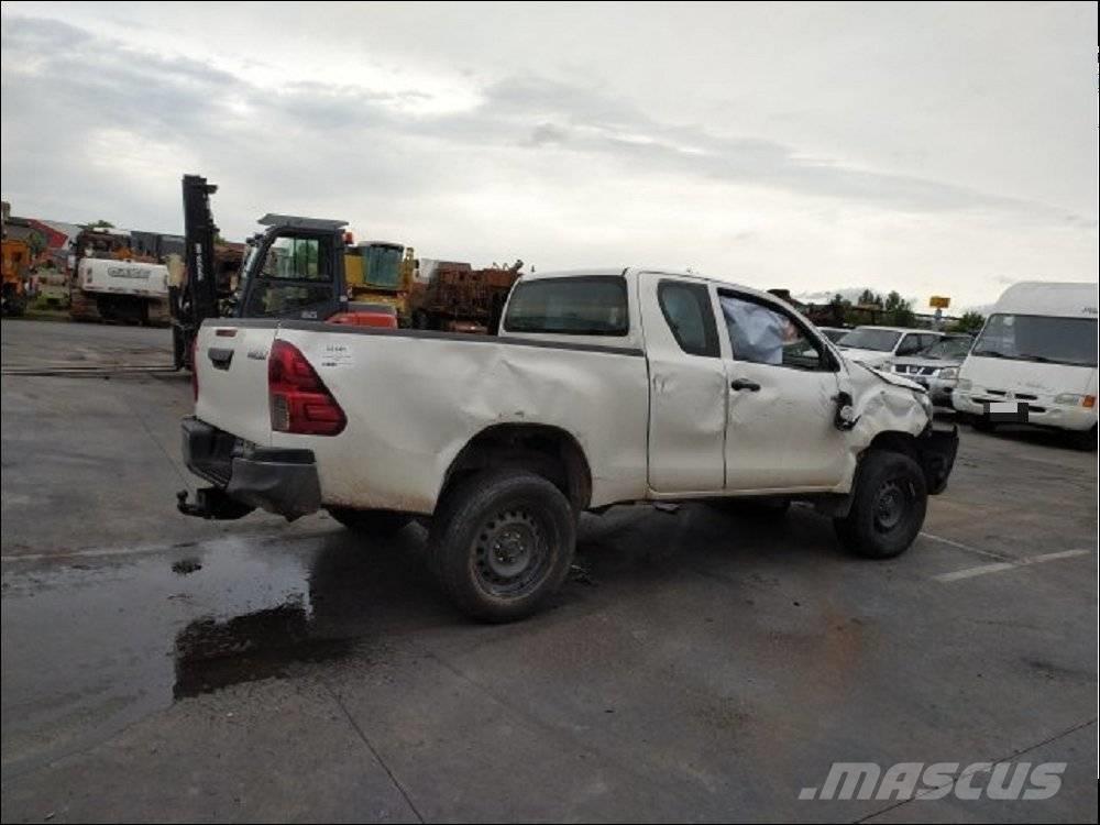 Toyota Hilux 5 Пикапи