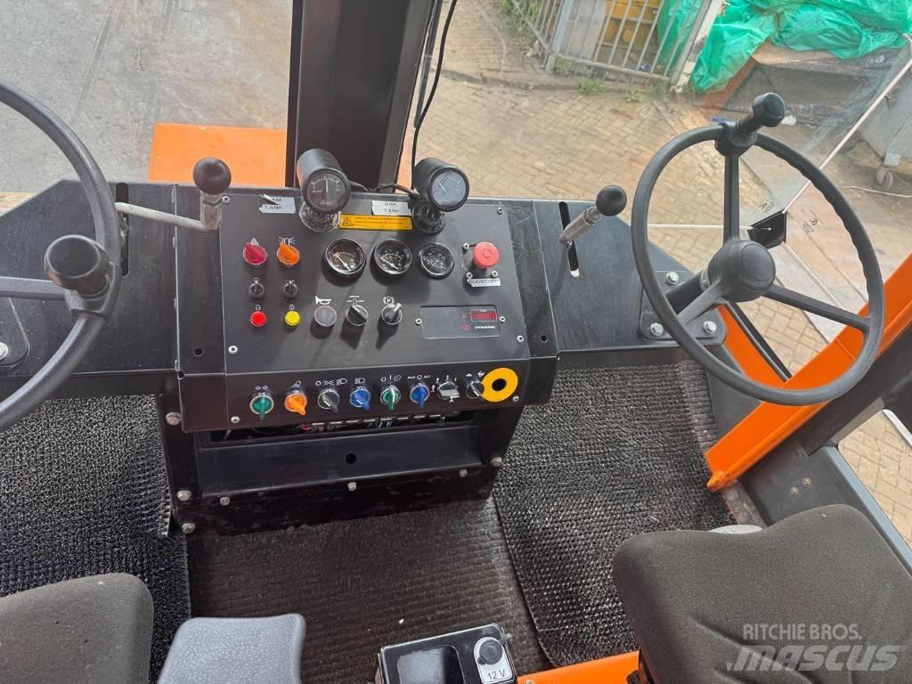 Dynapac CS 142 Двойни барабанни ролки
