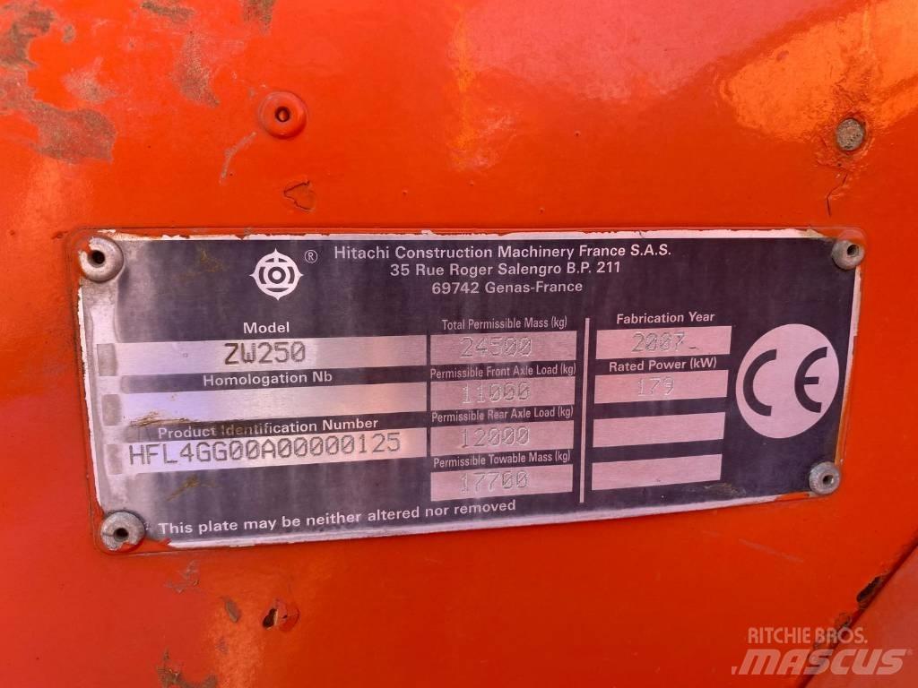 Hitachi ZW 250 Колесни товарачи
