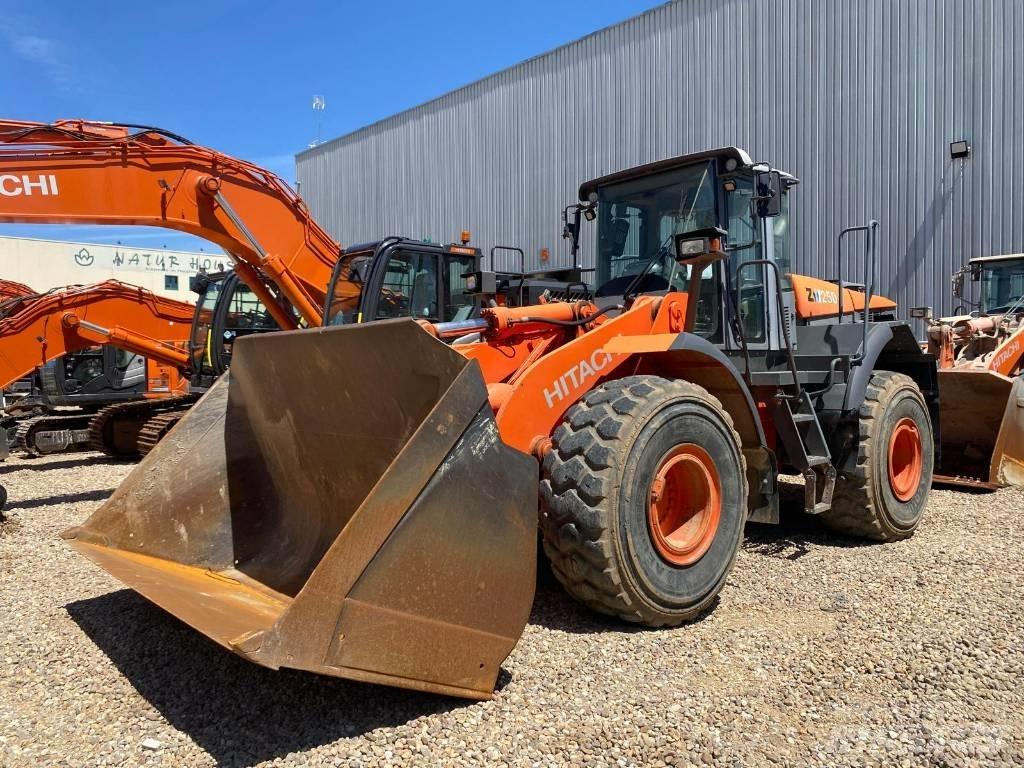 Hitachi ZW 250 Колесни товарачи