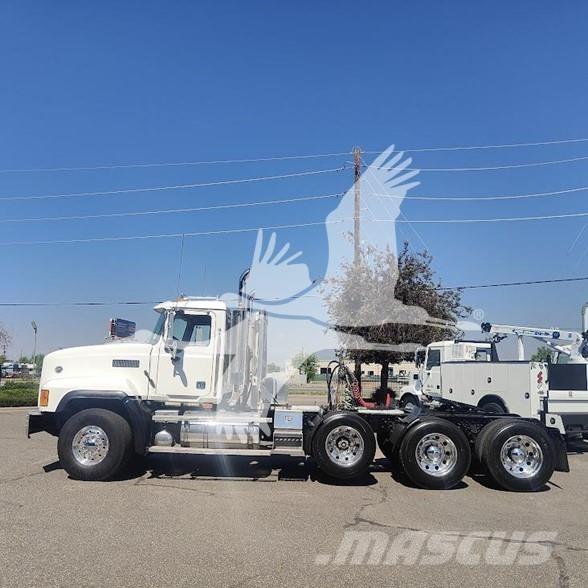 Mack CL733 Влекачи