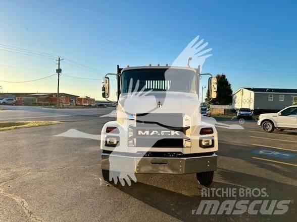 Mack MD6 Бордови