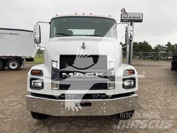 Mack MD6 Бордови