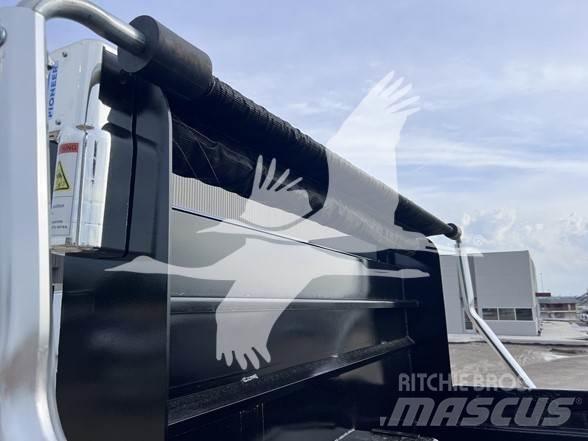 Mack MD6 Самосвал