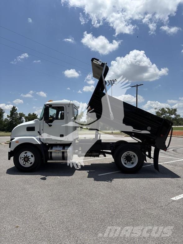 Mack MD6 Самосвал