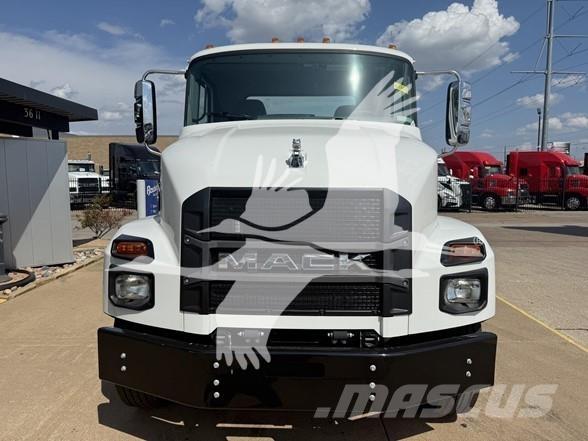 Mack MD7 Шаси кабини