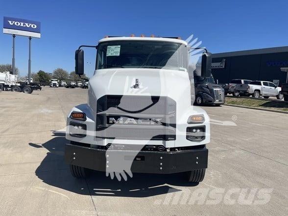 Mack MD7 Самосвал