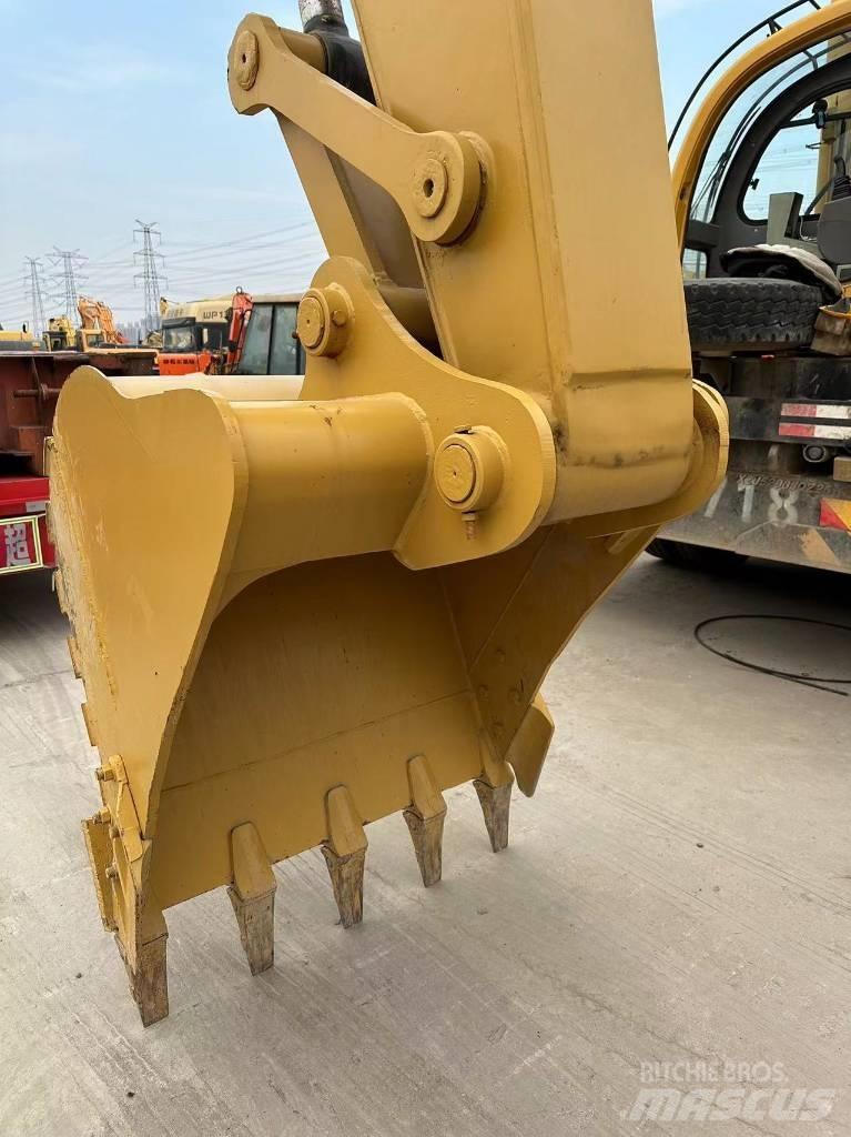 CAT 320 D Верижен екскаватор