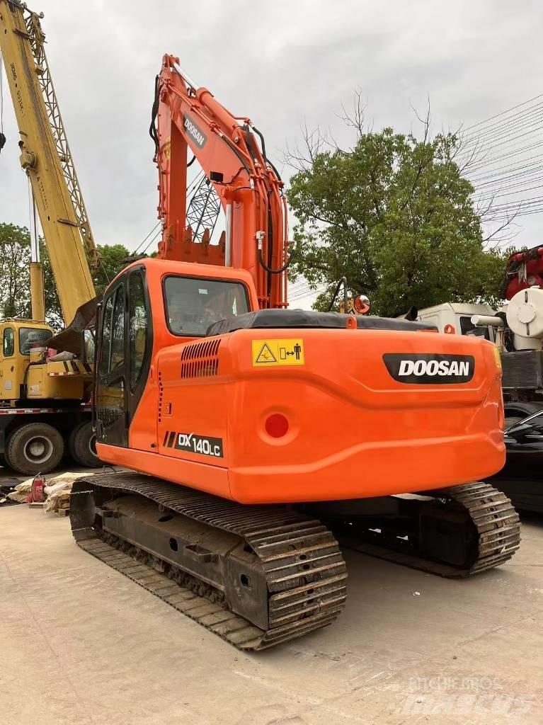 Doosan DX 140 Верижен екскаватор