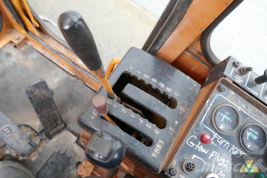 Mitsubishi MG300 Грейдери