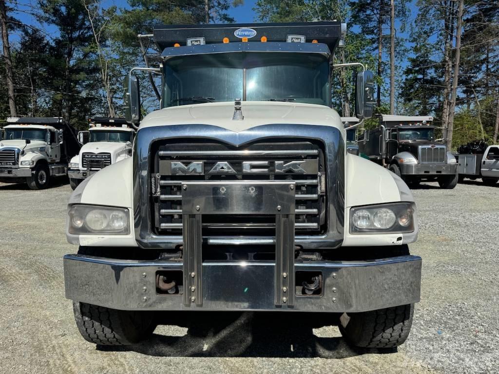 Mack GU713 Самосвал
