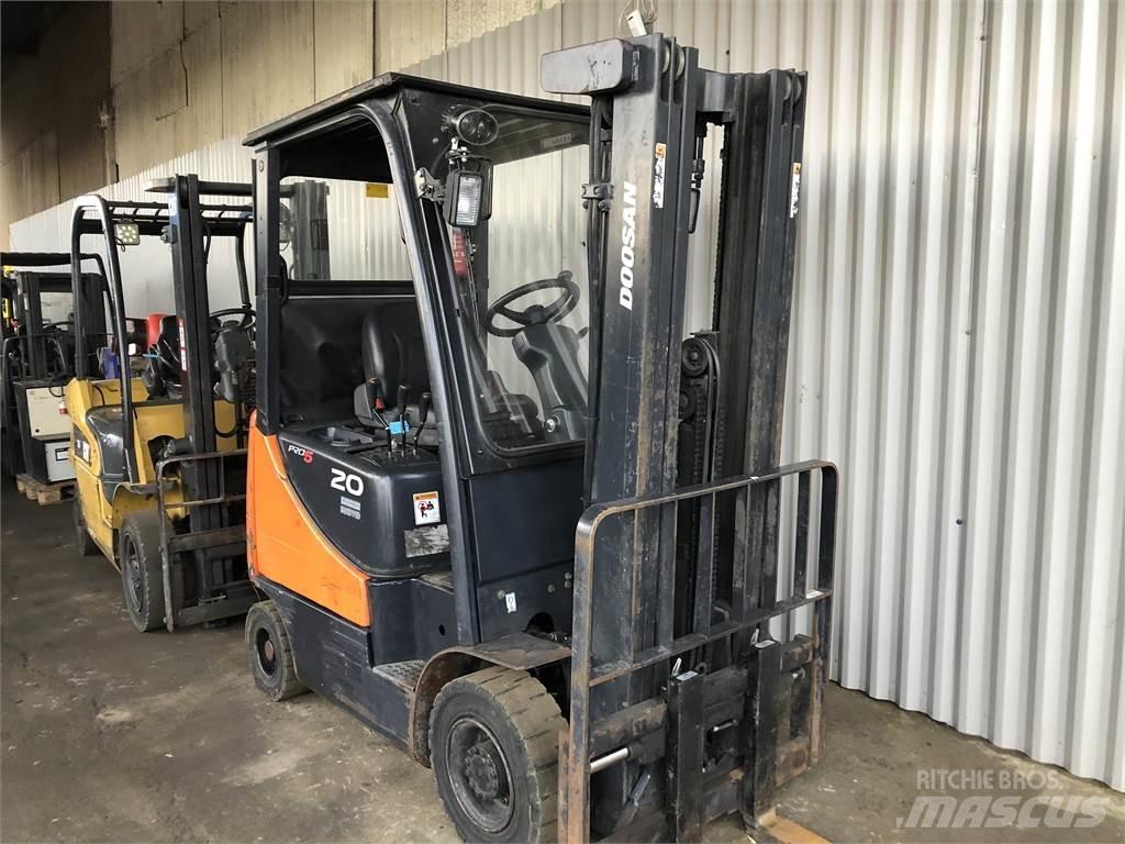 Doosan G20 SC-5 Камиони с АГУ