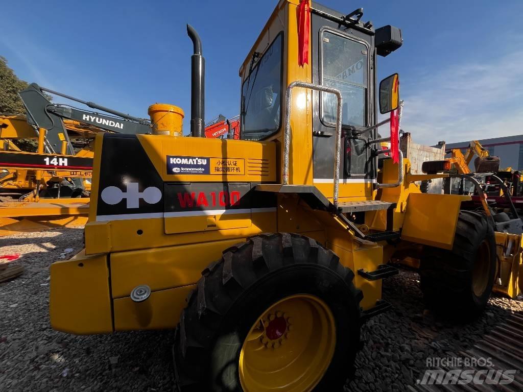Komatsu WA100 Колесни товарачи