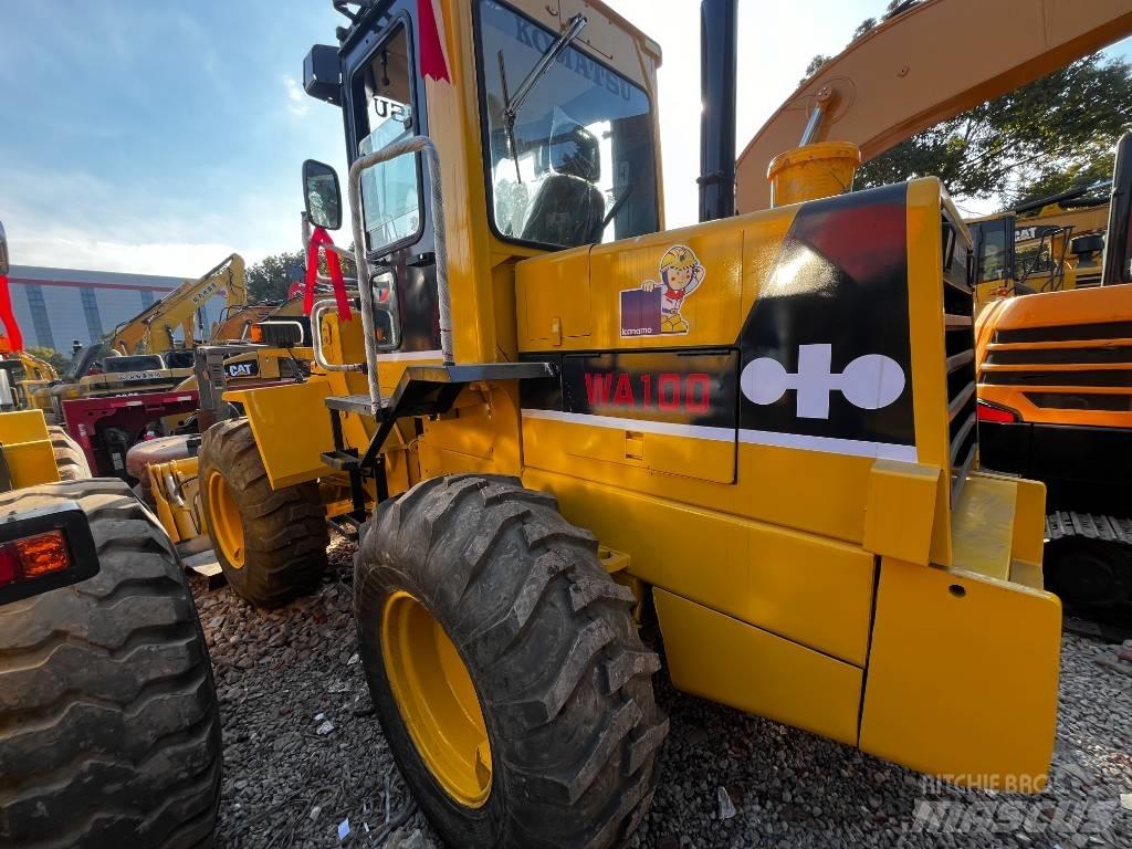 Komatsu WA100 Колесни товарачи