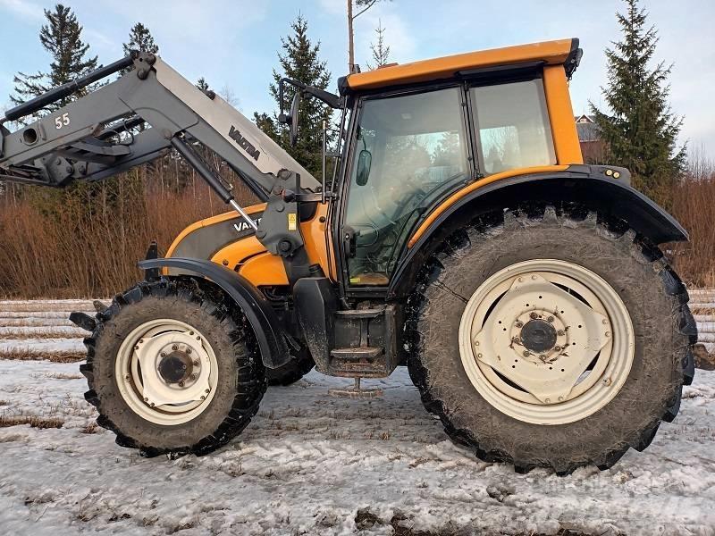Valtra N 141 Hitech Трактори