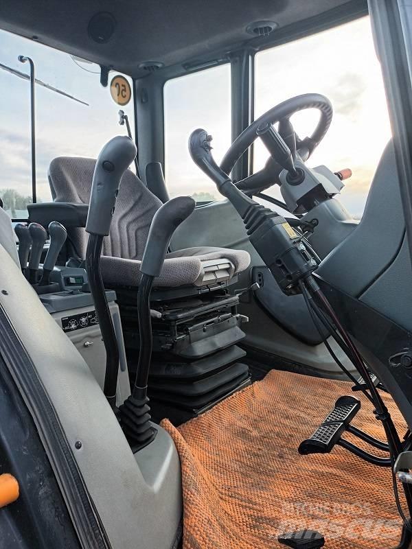 Valtra N 141 Hitech Трактори