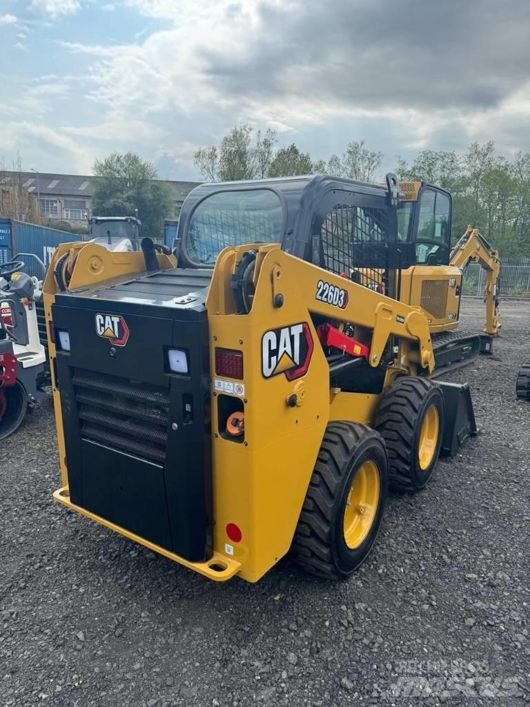 CAT 226D3 Мини товарачи
